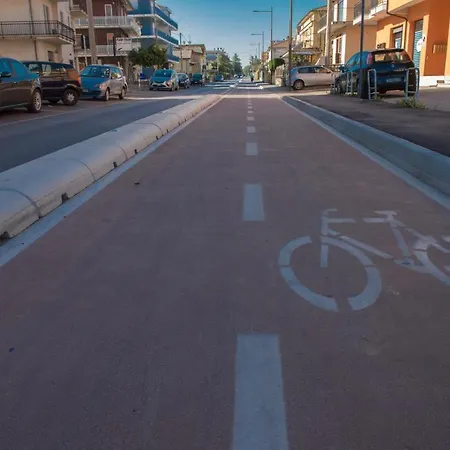 Couette-café Via Del Mare 4*