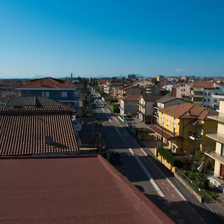 Via Del Mare