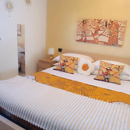 Via Del Mare Bed & Breakfast 4*